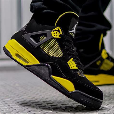 nike gelb schwarz jordan|Air Jordan 4 online bei solebox.